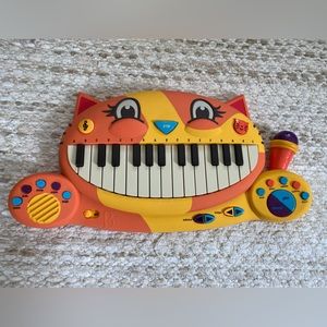 B. Toys cat piano